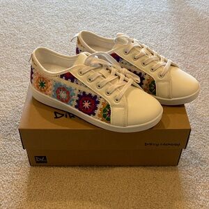 NWT Dirty Laundry White Sneakers with Multicolor Crochet Floral Design